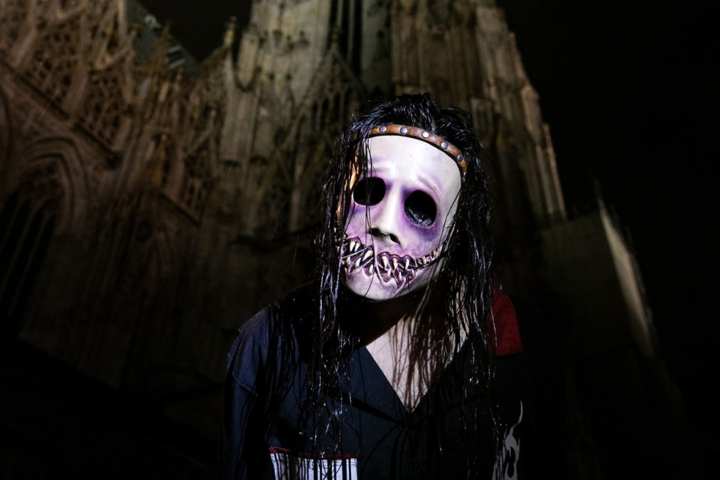 Latterlig ineffektiv smør Slipknot drummer Jay Weinberg Debuts New Mask