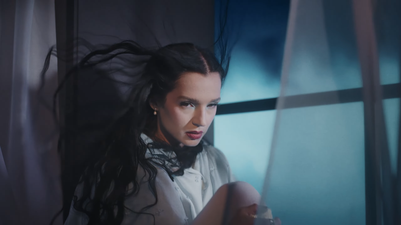 Hear Poppy "Unravel" In New Song And Music Video