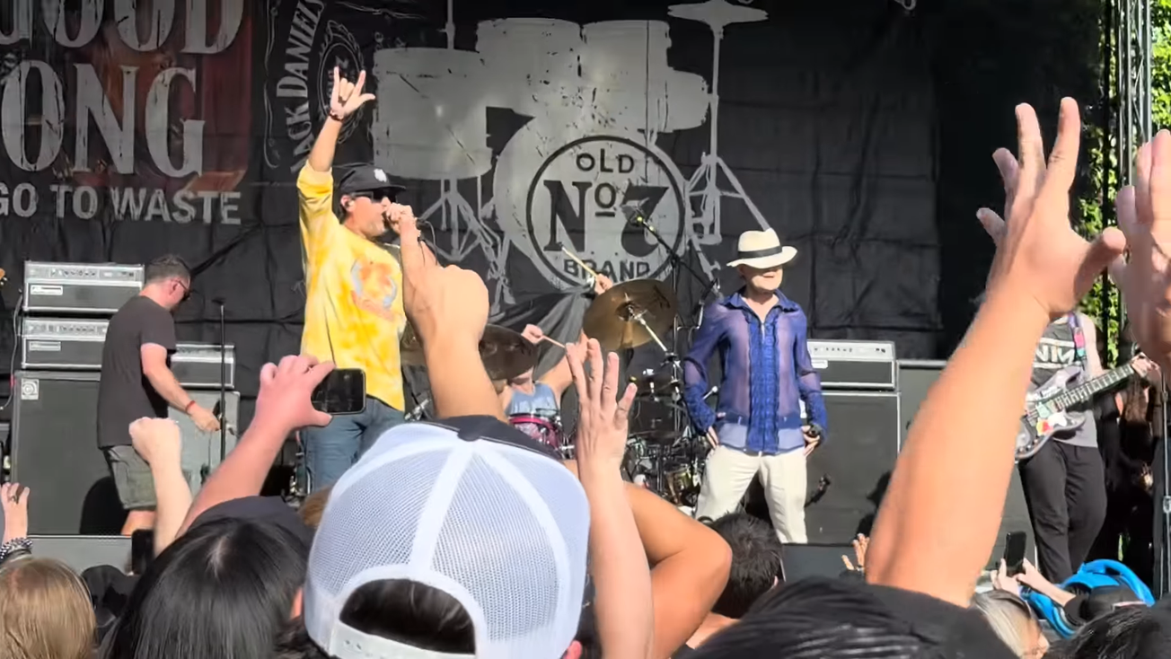 WATCH: Alien Ant Farm Perform "Smooth Criminal" With Corey Feldman